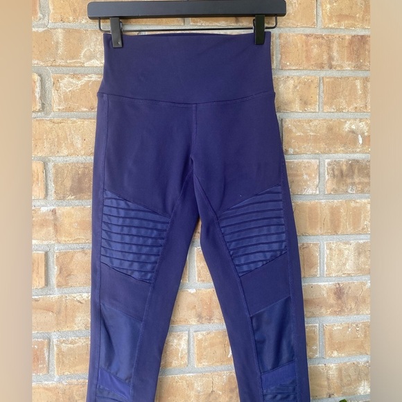 ALO Yoga Moto Leggings, Navy, Size Small - Picture 7 of 12